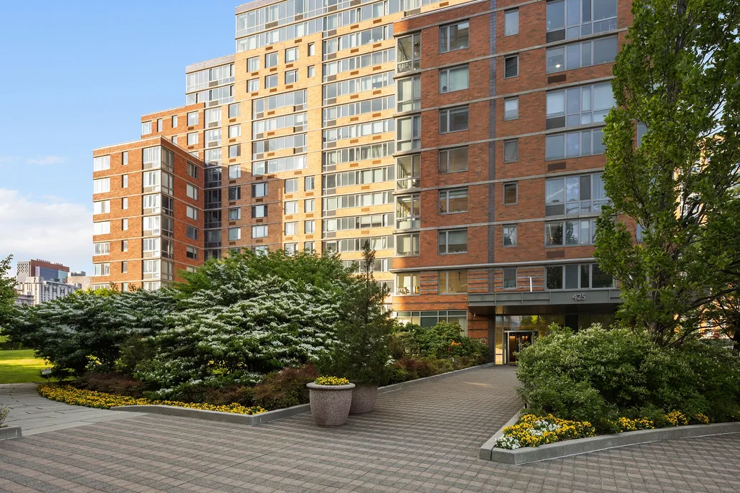 Commercial Roofing on Roosevelt Island, Manhattan, NY